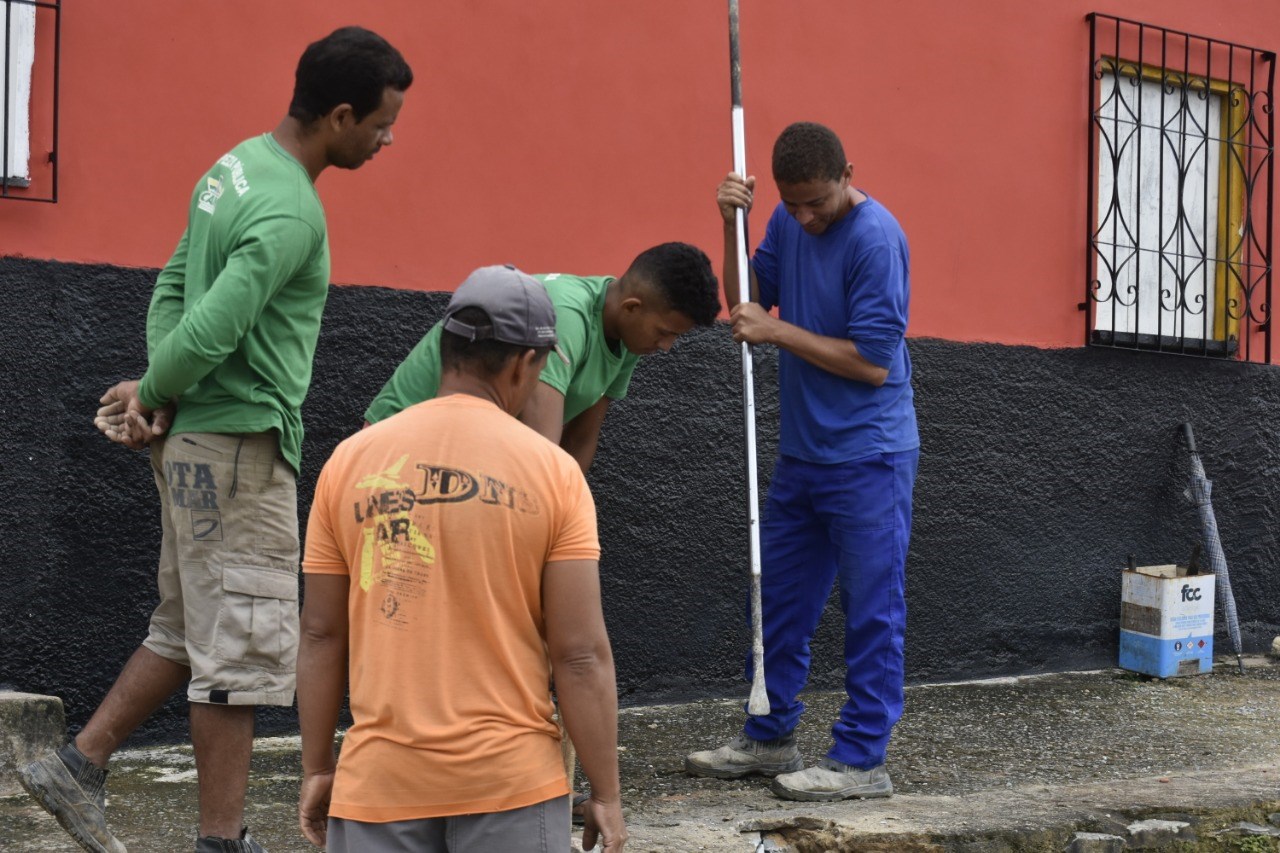 Camacã: Rua Nossa Senhora do Socorro ganha corrimão de segurança